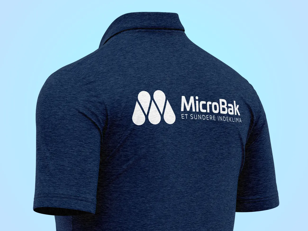 Polo shirt med Microbak logo på ryggen