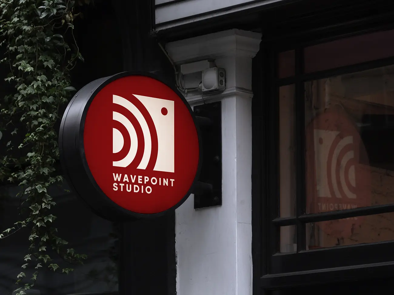 Wavepoint Studio skilt med logo reference